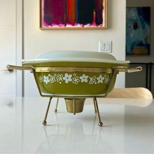 Pyrex Spring Blossom, Crazy Daisy, 1 1/2 quart Casserole w Lid & Warming Stand
